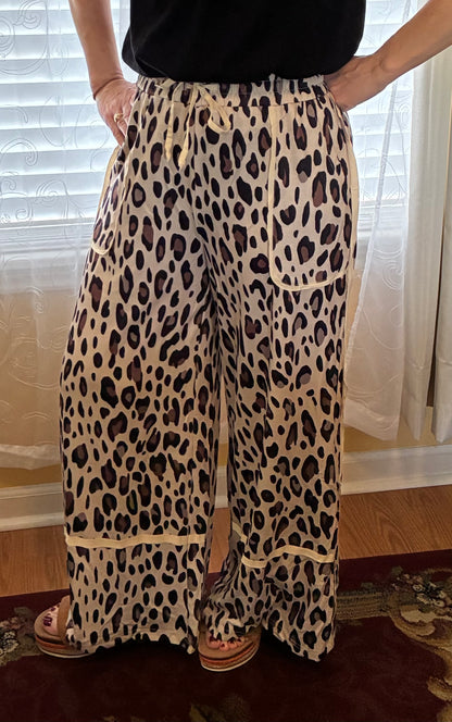 Leopard Wide Leg Cropped Pants
